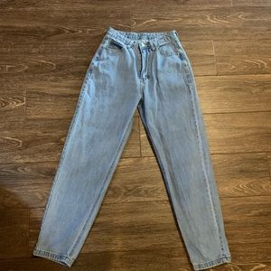 Light wash mom jeans